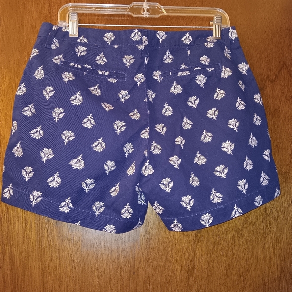 Old Navy~ Navy Blue White Floral High Waist Shorts Size 4 - Picture 10 of 10